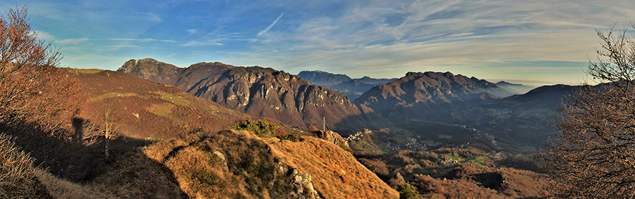 Dalla cresta di vetta del Corno Zuccone splendida vista panoramica sulla Val Taleggio e i suoi monti